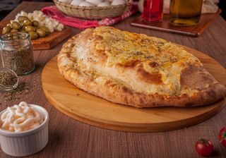 Pizza Calzone deschisă și împăturită Ø32cm