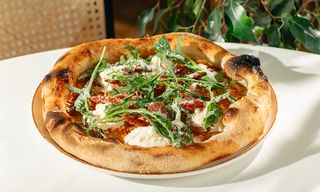 პიცა პროშუტო სტრაჩატელა