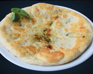 Chaczapuri z serem i szpinakiem