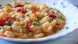 Risotto con gamberetti, calamari e pomodorini