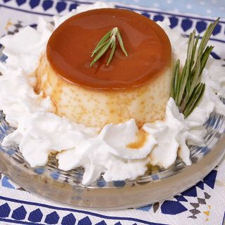 Flan de Huevo con Nata y helado de Vainilla