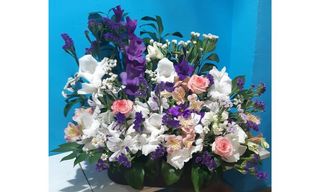 შერეული ყვავილების კომპოზიცია