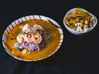 Encebollado Mixto