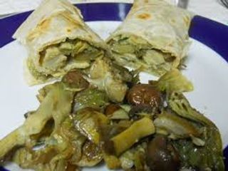 Piadina con funghi, carciofi, mozzarella e maionese