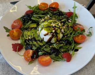 Ensalada De Burrata La Embajada