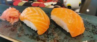 Sake Nigiri Salmón (2 Uds.)