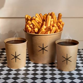 50 CHURROS CON CHOCOLATE TRADICIONAL (2 LITROS)