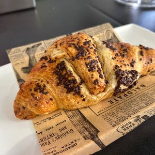 Croissant relleno de chocolate 