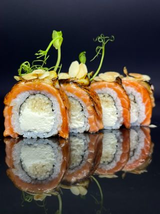 Рол ІЗ ГРУШОЮ ТА СИРОМ БРІ