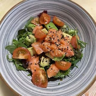 Ensalada De Salmón Y Aguacate