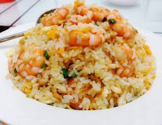 arroz frito con gambas