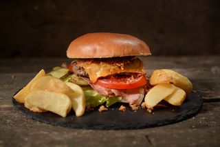 Meniu beef burger + cartofi