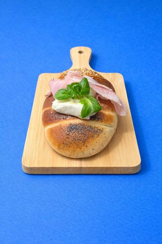 Rollò prosciutto, mozzarella e besciamella