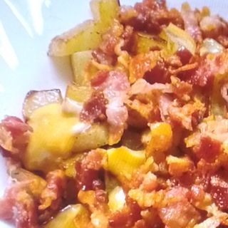 Patatine fritte con pancetta croccante e cheddar