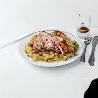 Ciolan afumat de porc cu varza calita