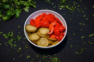 Salata de Muraturi (Castraveti si Gogosari)