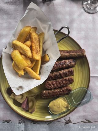 Mici si cartofi prajiti