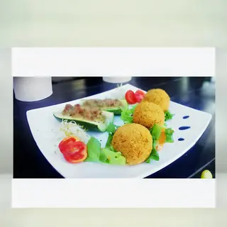 Falafel s dnevnim prilozima