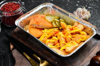 Шніцель з картоплею та Сирним соусом (350г)