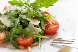 Rucola cherry paradajz parmesan salata