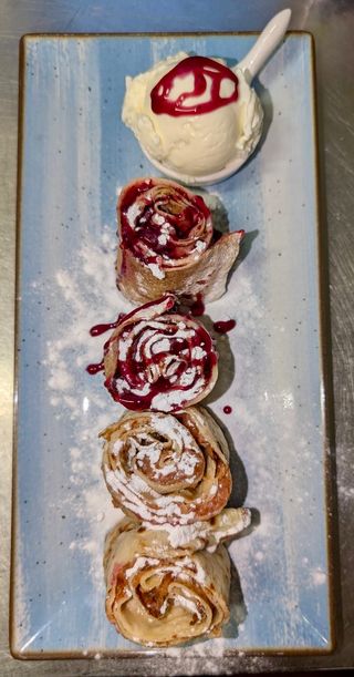 Crêpes cu dulceață homemade din afine/ mere/ gutui