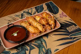 Ración De Alitas De Pollo Fritas (8 Uds.)