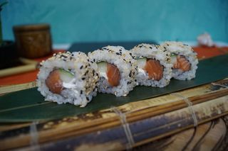 Филаделфия сьомга (4бр-100гр)