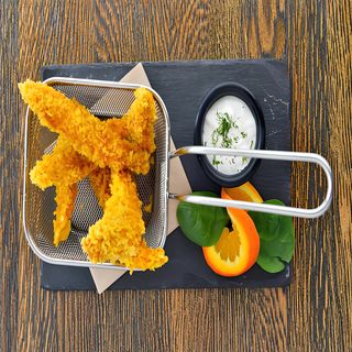 Панирани пилешки филенца с млечен сос  (250г)