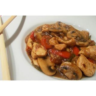 75.Pollo Con Champiñones