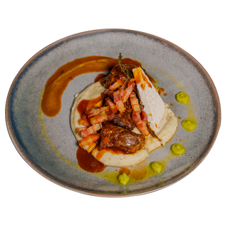 OBRAJORI DE PORC SERVIT CU MOUSSELINE DIN CARTOFI CU TRUFE  CRISPY PANCETA SI SOS SPANIOL 200/200g