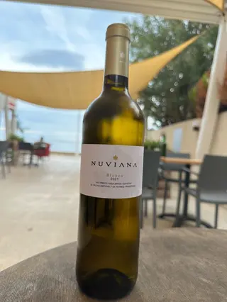 Nuviana, jóven 