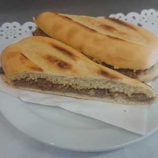 Bocadillo De Carne Mechada