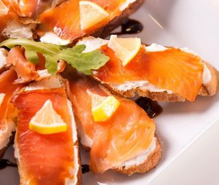 Брускета "Филаделфия"  и пушена сьомга (200г)