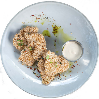 Нагетси курячі в панко з соусом пармезан