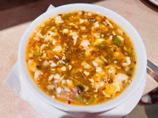 21. Лютиво-кисела супа с тофу и зеленчуци (300г)