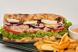 Sandwich cu ton