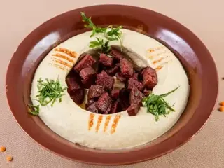 Hommous cu sujuk