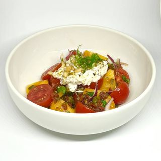 Томатний салат з моцареллою 