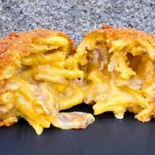 Frittatina di bucatini alla carbonara