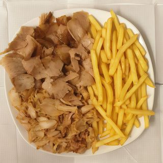 Plato Con Patatas Y Carne (Mediano)