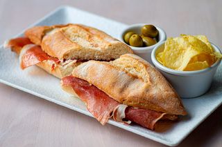 Bocadillo De Jamón Serrano De La Granja San Pascual De Granada Con Queso