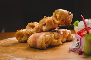 Pileći rolovani ražnjići u lepinji 300 gr