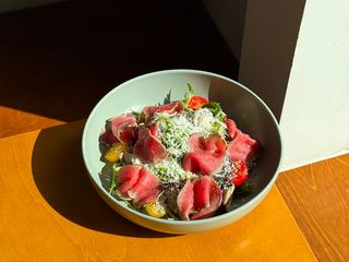 Салат з яловичиною татакі (220g)