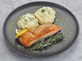 Grillowany łosoś z purée Лосось на грилі з пюре (350g)
