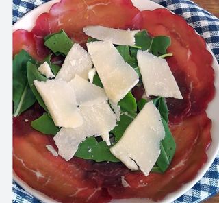 Bresaola, rucola e grana a scaglie