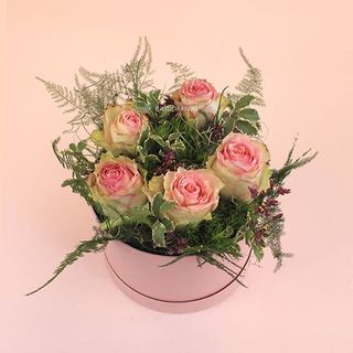 Meilé. Caja Con 5 Rosas Rosas
