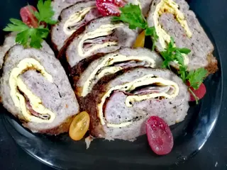 Mesni rolat porcija 