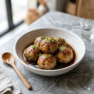 Albondigas De Cerdo Con Salsa Soja