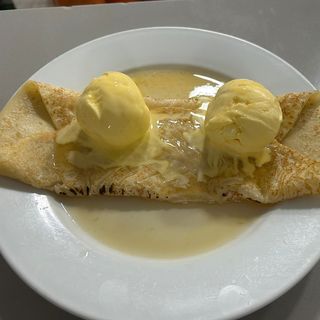 Crepe Grand Marnier Y Helado De Vainilla (2 Bolas)
