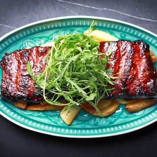 Խոզի ռիպս գյուղական կարտոֆիլով